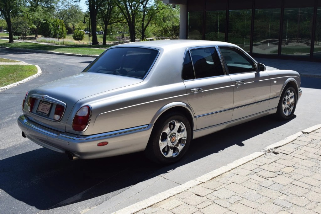 The rear 3/4 view of a silver 2001 Bentley Arnage Red Label