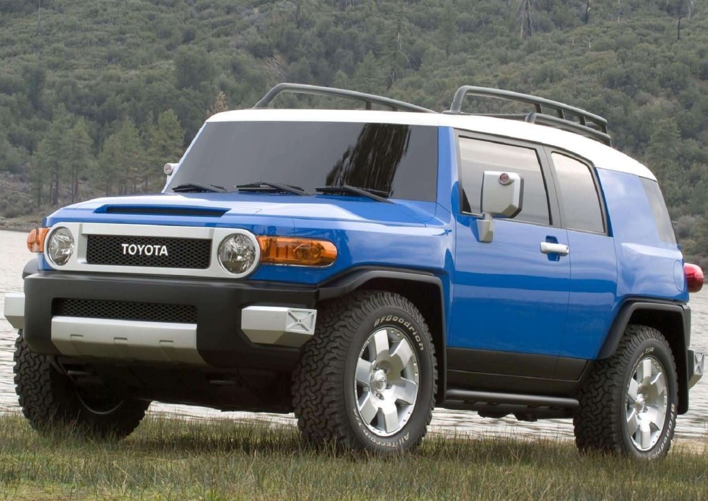 An image of a 2007 Toyota FJ Cruiser out on a field.