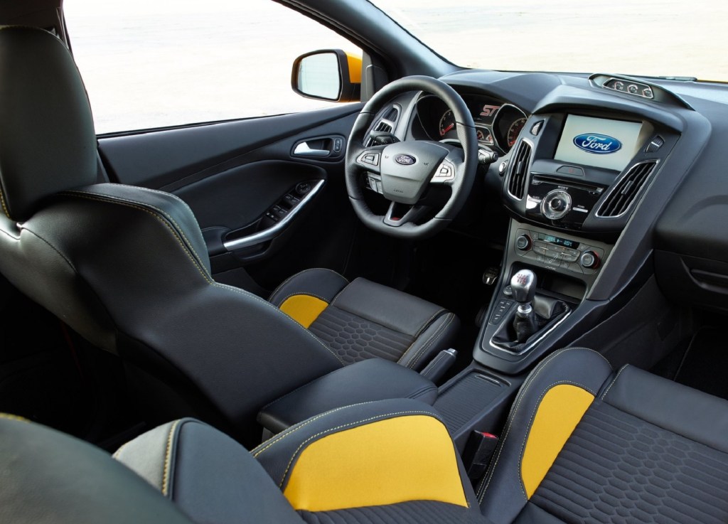 The Recaro front seats and dashboard of a 2015 Ford Focus ST