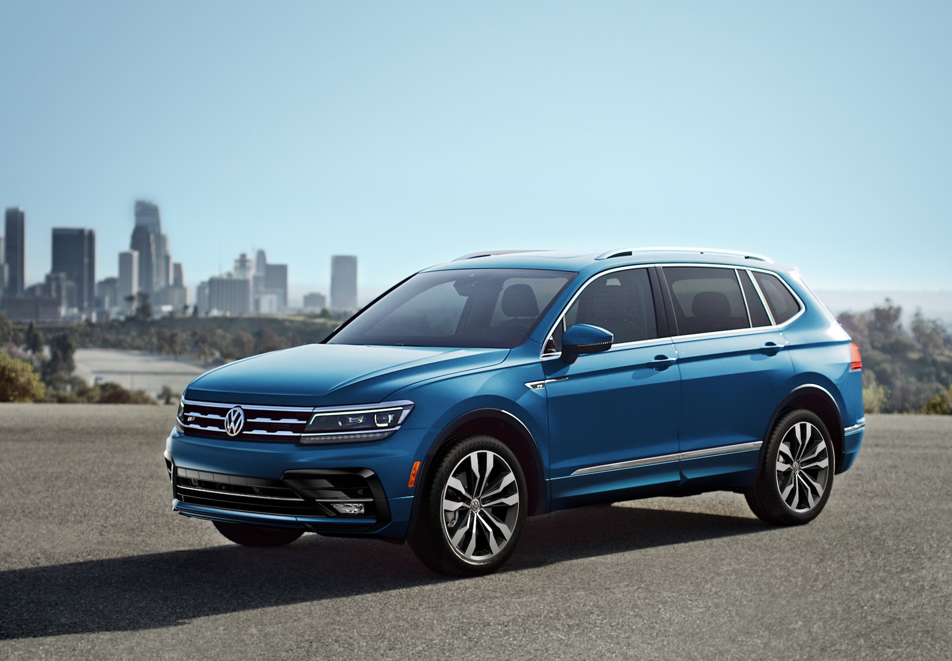 A photo of the 2020 Volkswagen Tiguan outdoors.