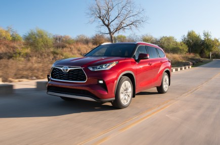 The 2020 Toyota Highlander Hybrid’s Weaker Engine Is Actually a Major Plus
