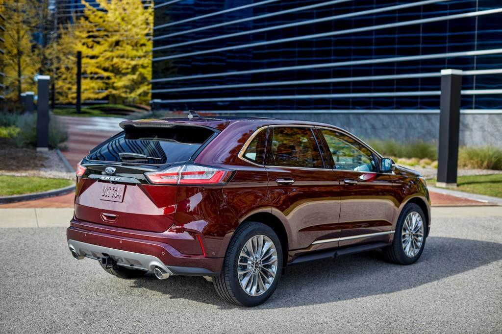 A photo of the 2021 Ford Edge outdoors.