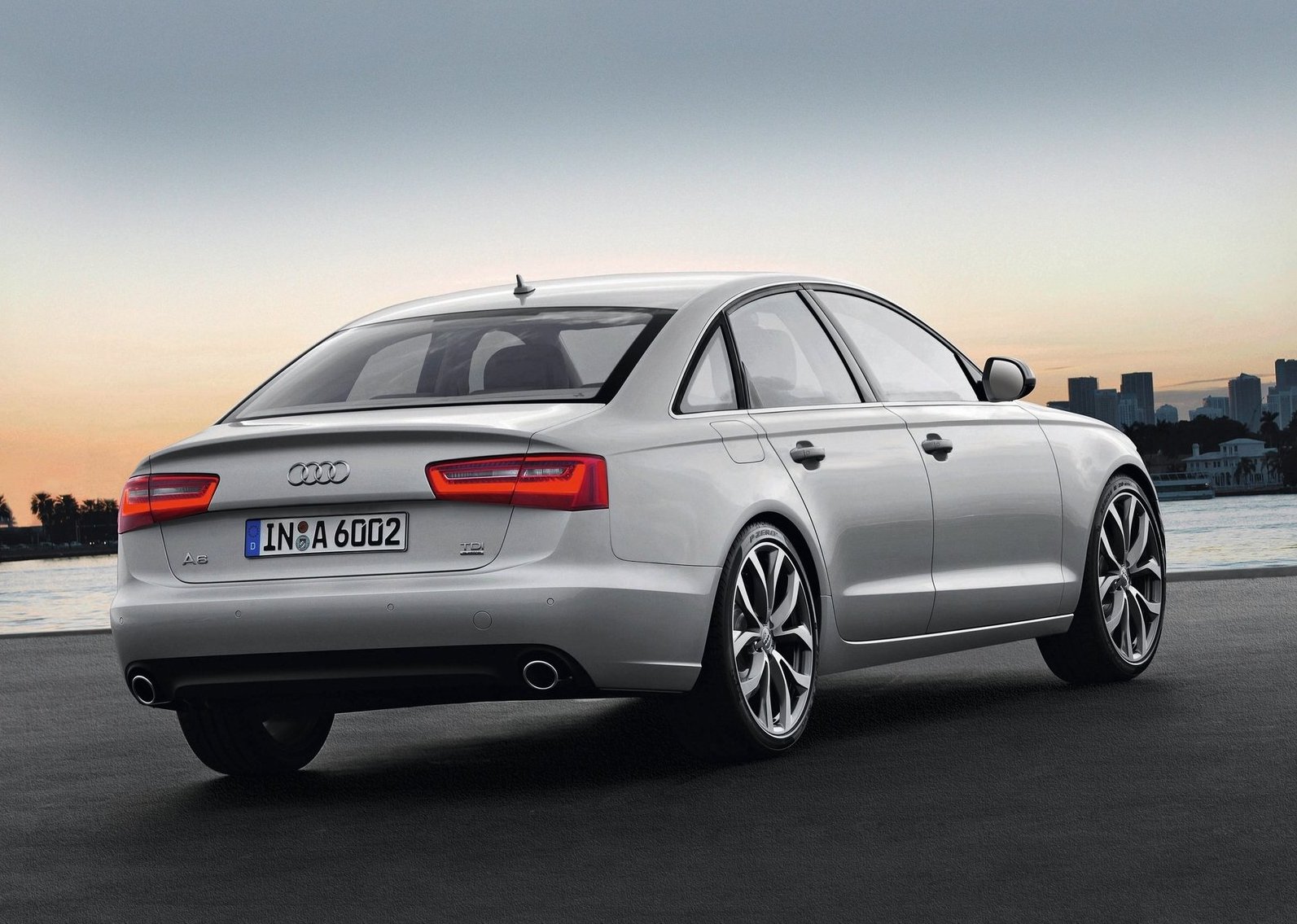 Если вы ищете роскошь и топливную экономичность, купите Audi A6 TDI 2016 года.