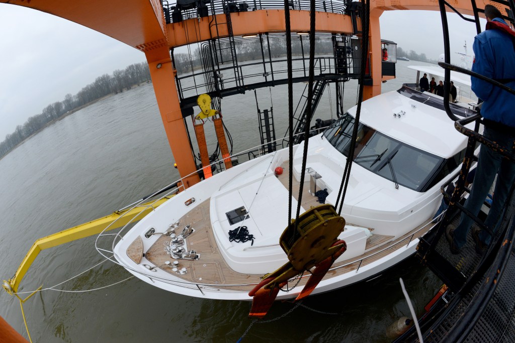 The British yacht Princess 98' MY is lifted by the boatlift Big Willi
