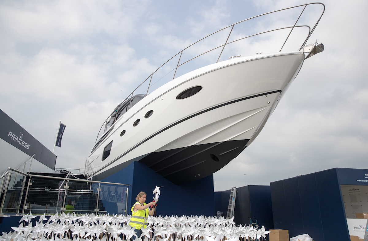 Center Console vs. Dual Console Boats The Most Important Differences