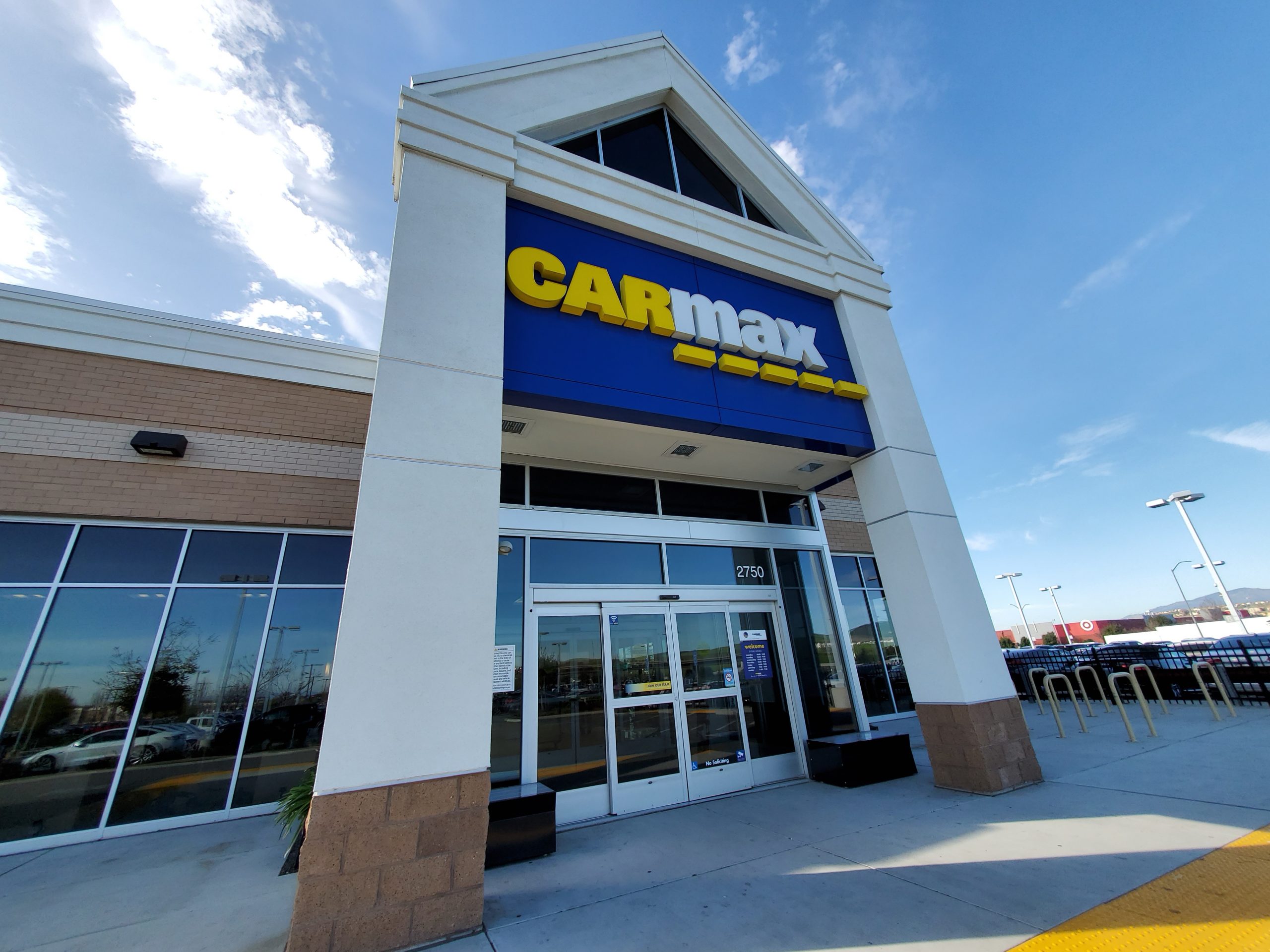 The front of a CarMax dealership