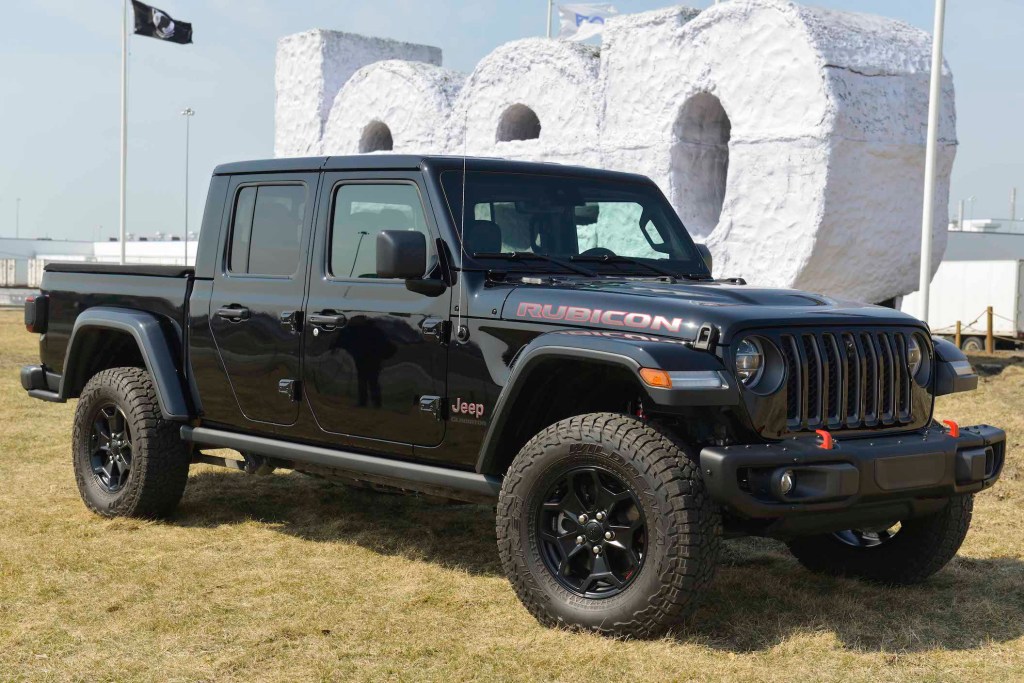 Noah Galloway helps launch Jeep Gladiator Launch Edition truck 