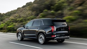 An image of a Hyundai Palisade on the road.