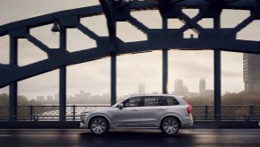 The XC90 Plug-In Hybrid Inscription T8 in Birch Light Metallic