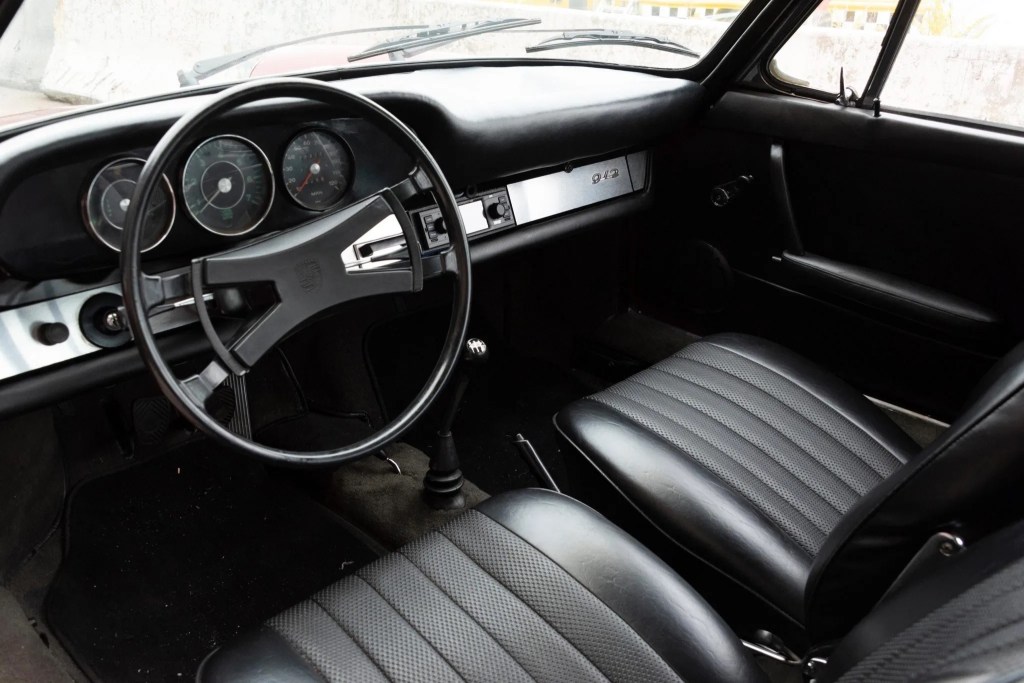 The black front seats and dashboard of a 1966 Porsche 912