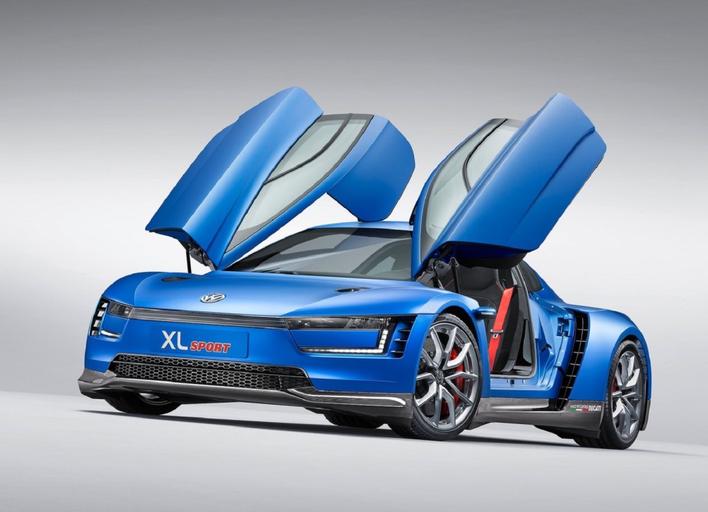 The blue 2014 Volkswagen XL Sport with its doors up