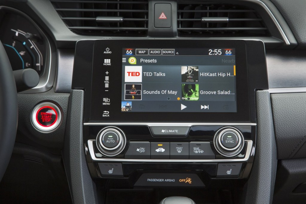 touchscreen and controls for the 2017 Honda Civic sedan
