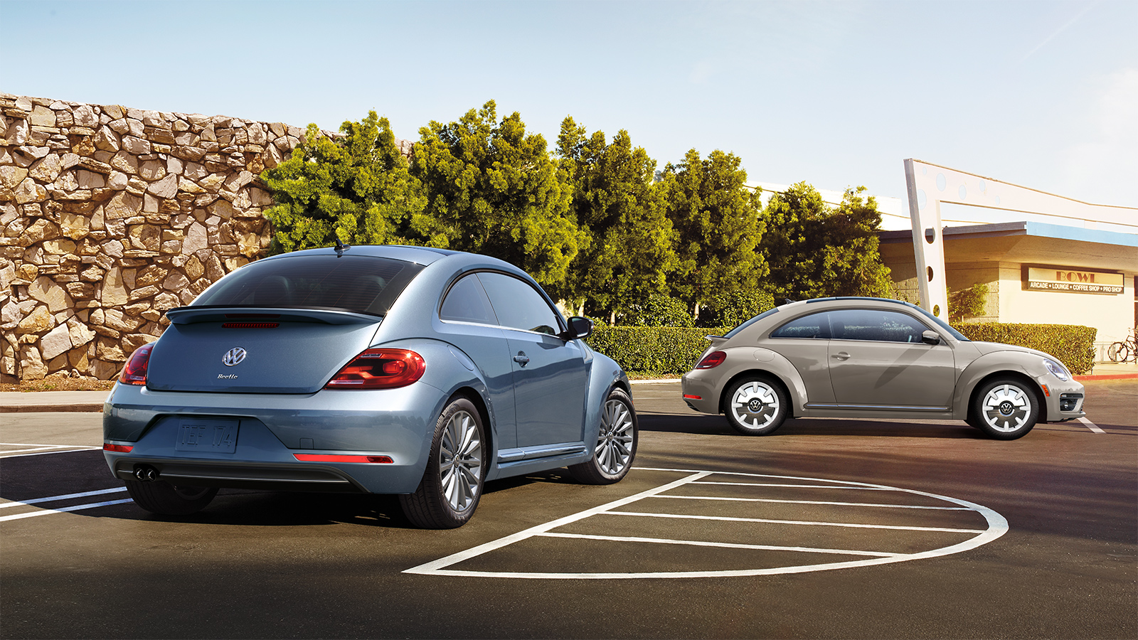 A pair of 2019 Volkswagen Beetle Final Editions on display in a parking lot
