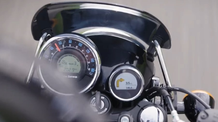 The 2021 Royal Enfield Meteor 350's main gauge and navigation pod