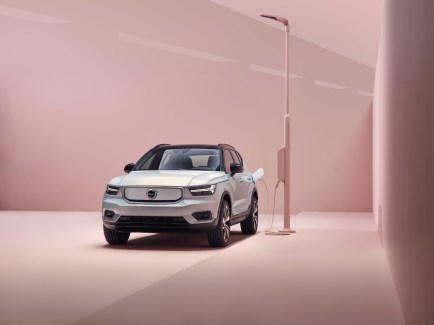 CNET Says the 2021 Volvo XC40 Recharge Is a ‘Little Rocketship’