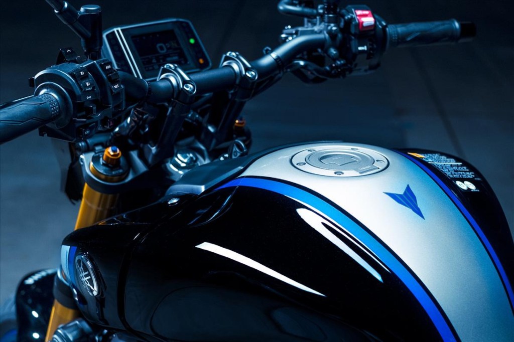 The black-blue-and-silver 2021 Yamaha MT-09 SP's handlebars and display