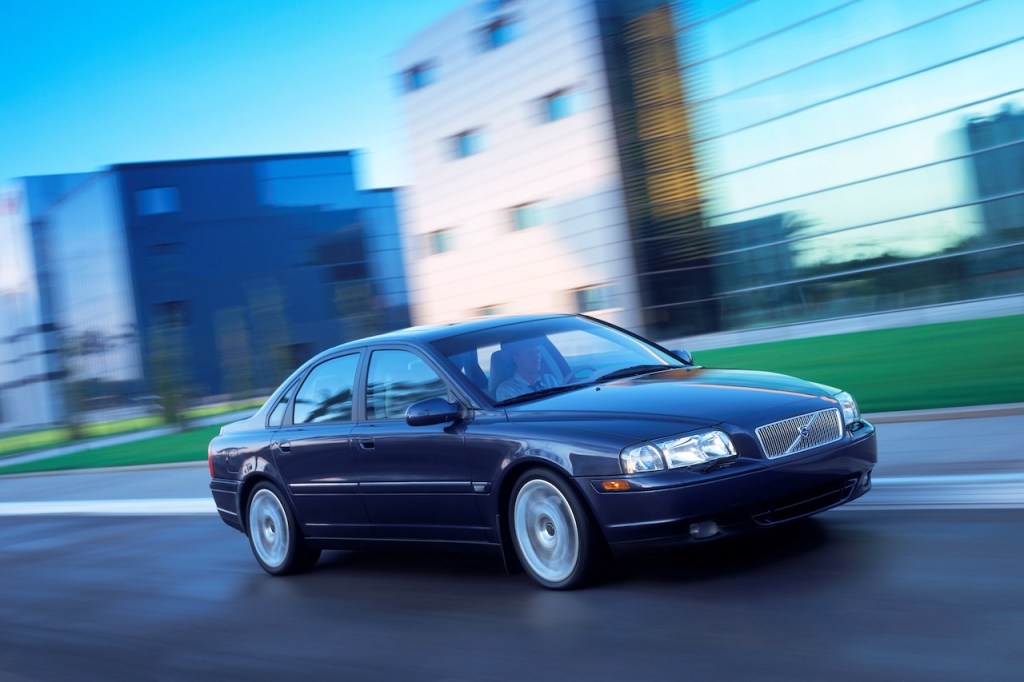 A photo of the 2000 Volvo S80 outdoors.