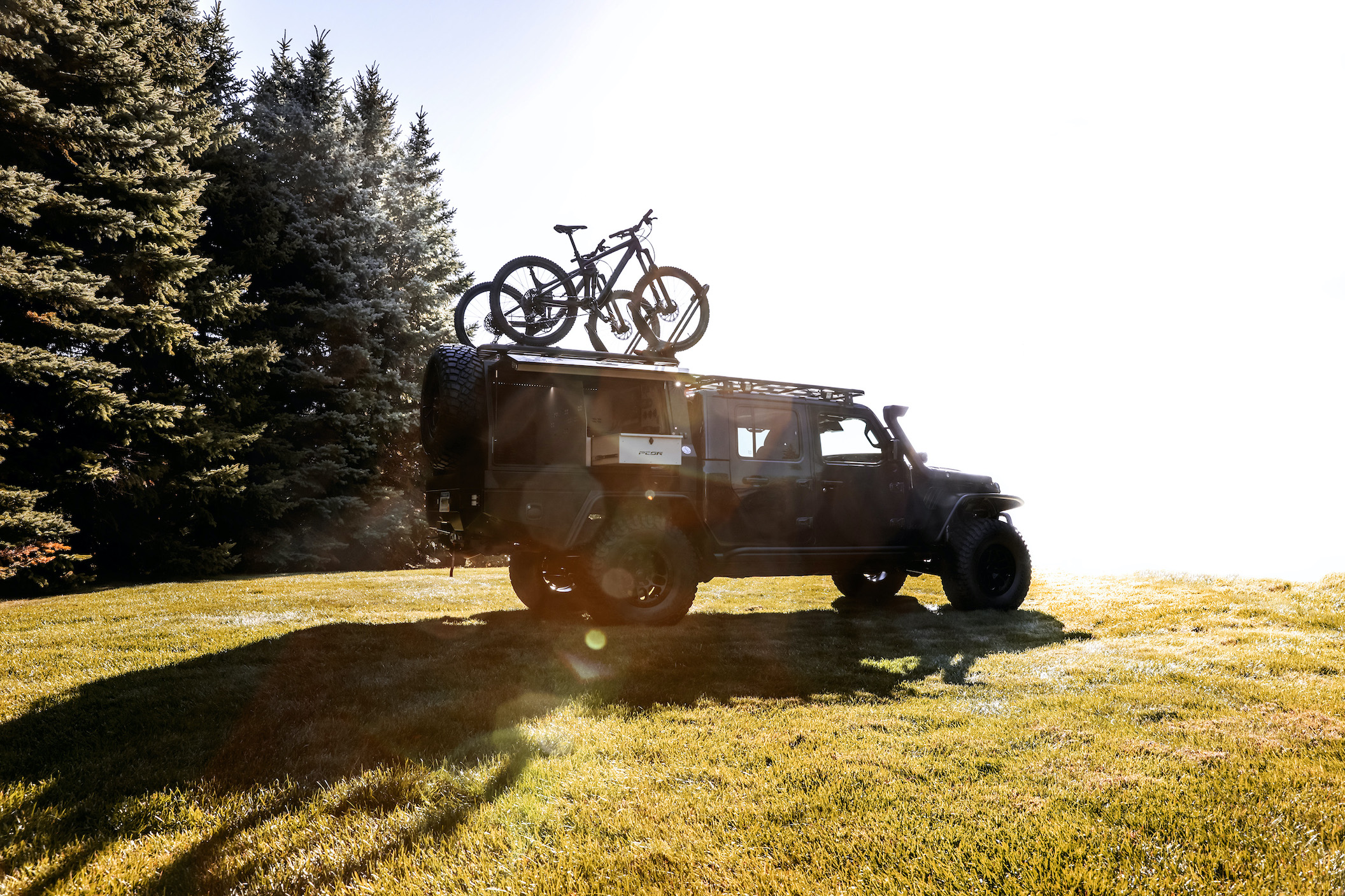 Using exclusive Jeep® Performance Parts (JPP) and custom accessories, Mopar designers transformed a 2020 Jeep® Gladiator into a fun concept vehicle for serious mountain bikers - the Jeep Gladiator Top Dog Concept.