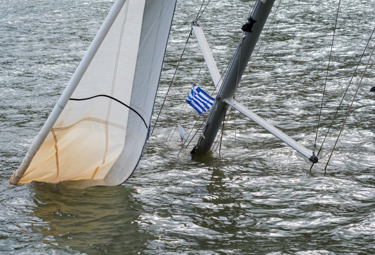 What To Do if Your Boat Sinks