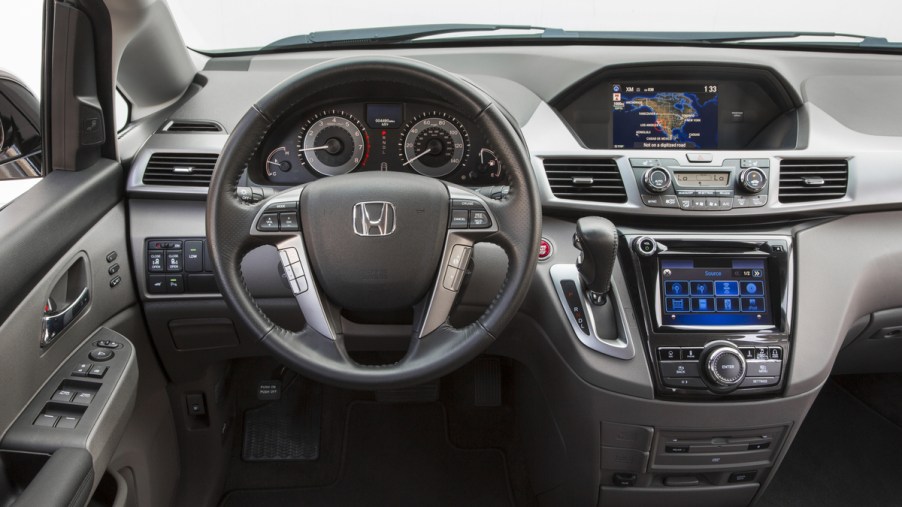 2015 Honda Odyssey interior driver's side