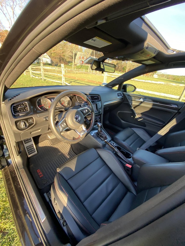 The 2015 Volkswagen GTI Autobahn seats and dash