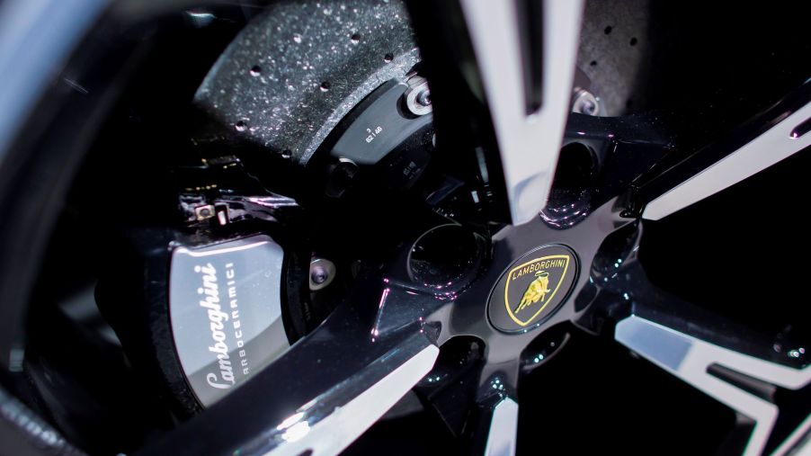 2018 Lamborghini Urus carbon-ceramic brakes