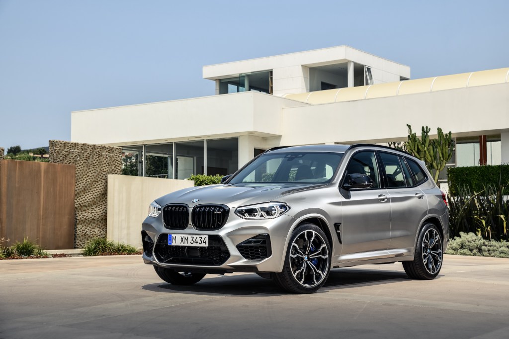 A silver 2019 BMW X3 sits outside a modern house