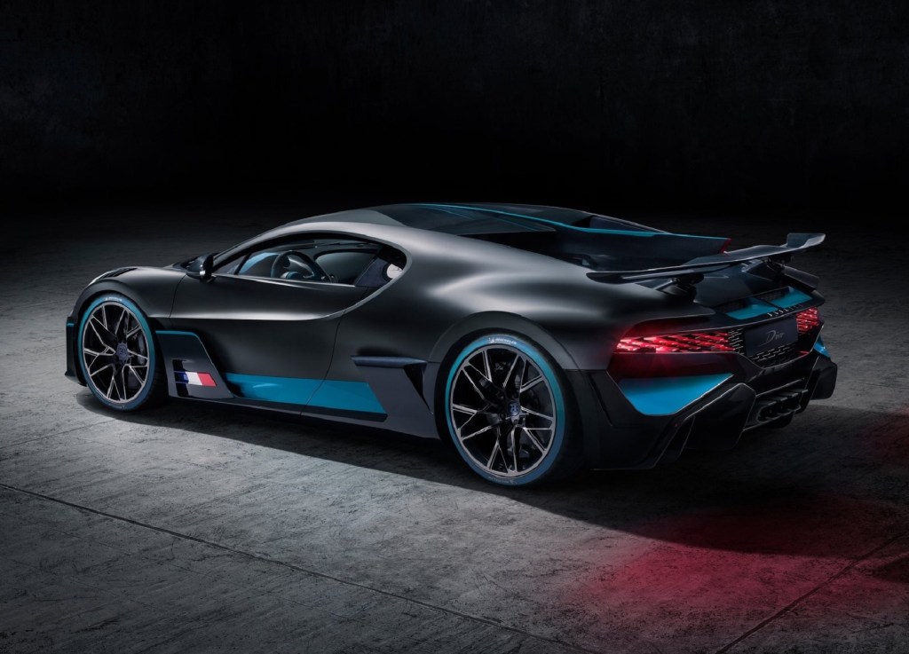 The rear 3/4 view of a black-and-blue 2020 Bugatti Divo