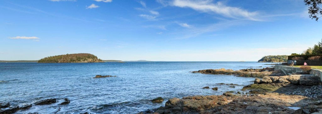 The Shore Path Park along the waterfront, Bar Harbor, Mt Desert Island, New England, Maine, USA