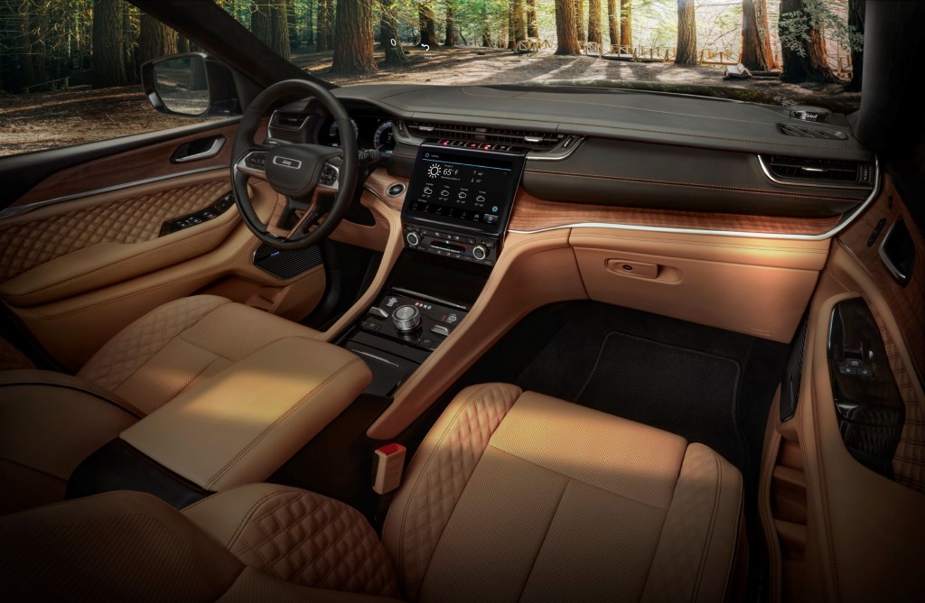 The front seats and dashboard of the 2021 Jeep Grand Cherokee L Summit Reserve