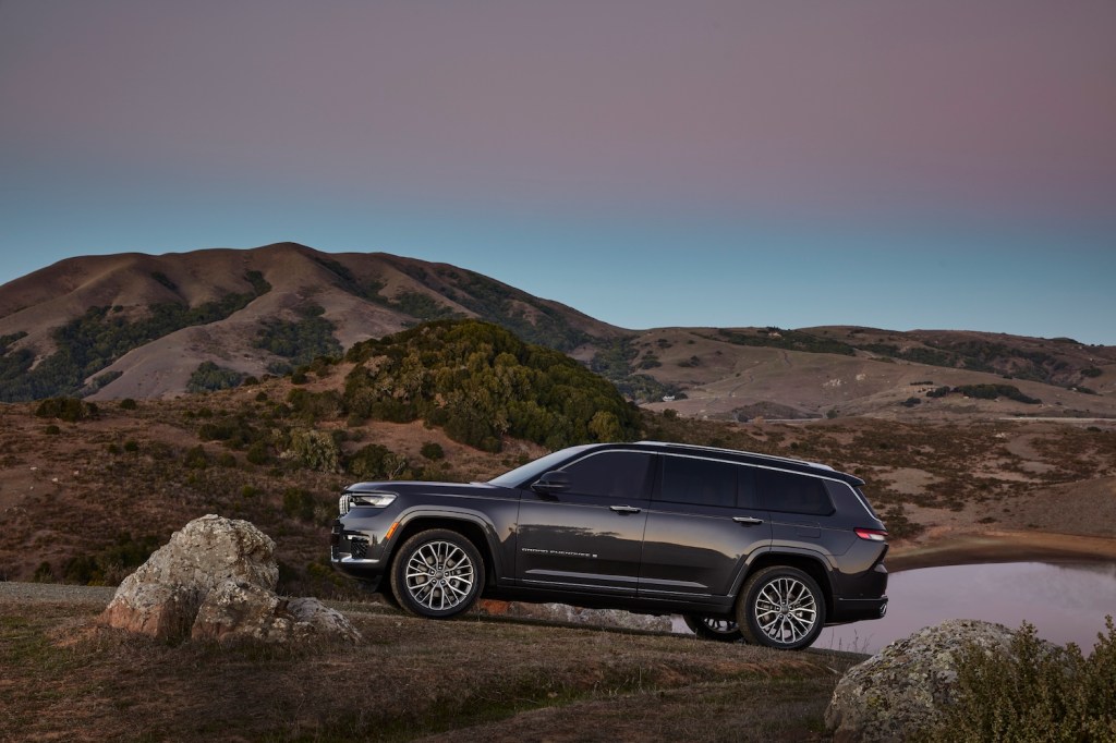 All-new 2021 Jeep® Grand Cherokee L Summit Reserve parked