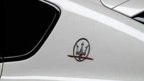The trident badge on the pillar of a 2021 Maserati Levante Trofeo