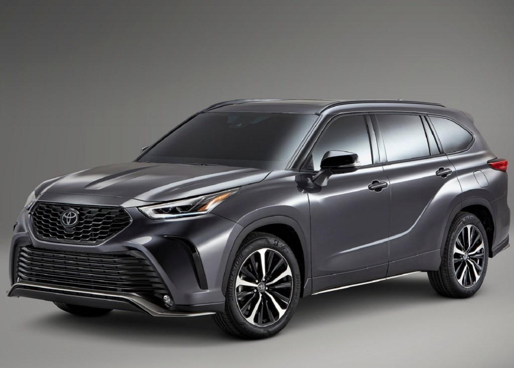 A gray 2021 Toyota Highlander XSE