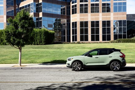 3 Reasons To Buy the 2021 Volvo XC40 Over the 2021 Cadillac XT4