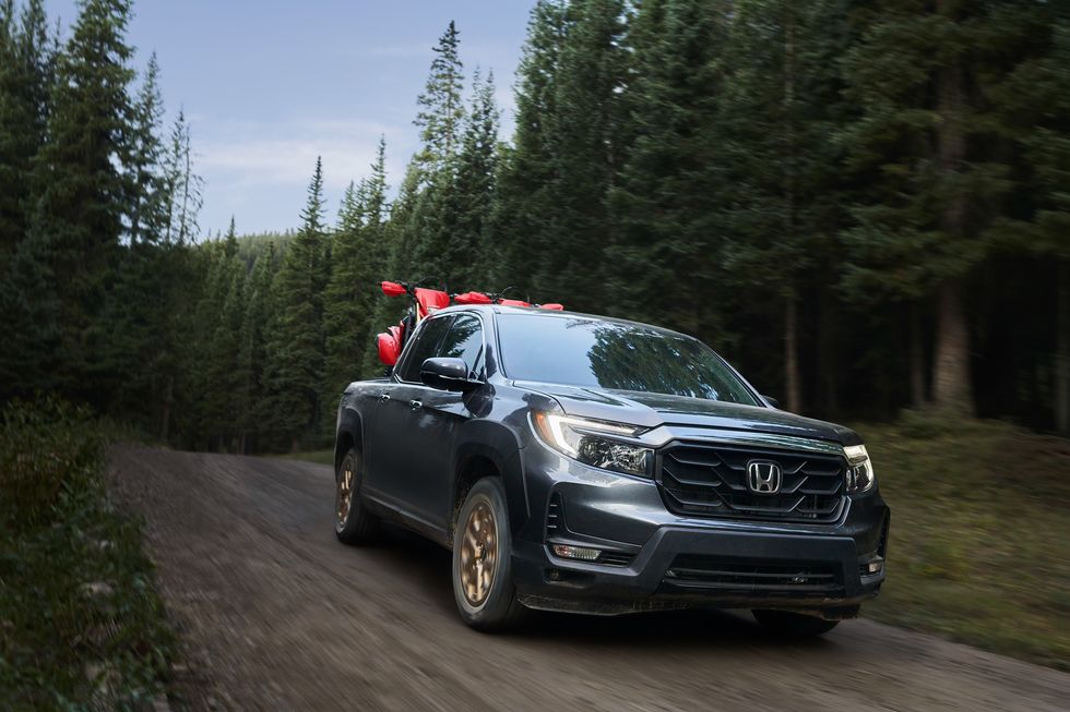 the redesigned 2021 honda ridgeline features a more rugged grille and new black cladding