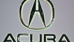 A sign displaying the Acura logo