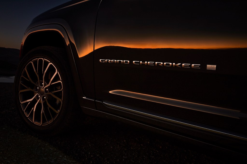 All-new 2021 Jeep® Grand Cherokee L Summit Reserve exterior Grand Cherokee badge.  