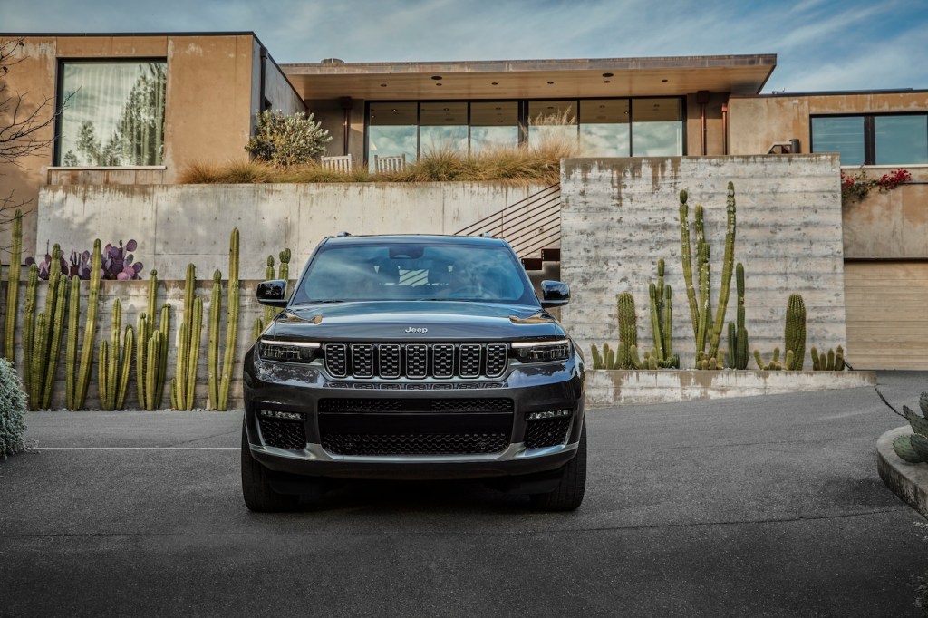 All-new 2021 Jeep® Grand Cherokee L Summit Reserve grille