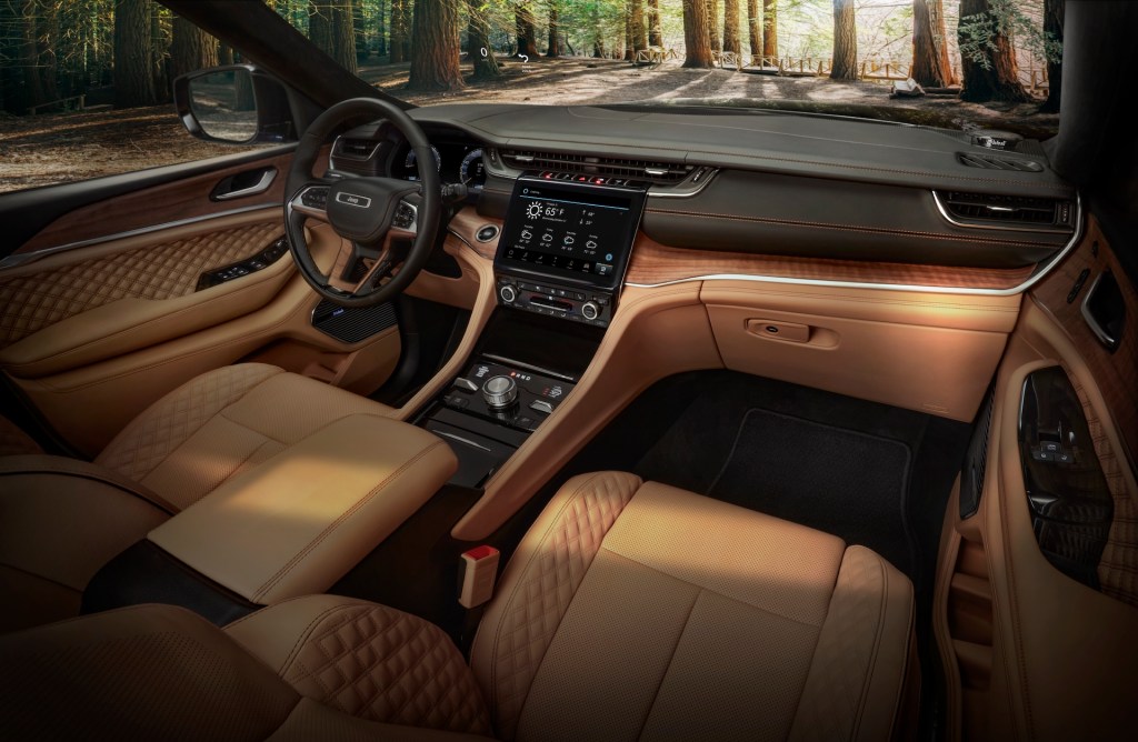 An image of the 2021 Jeep Grand Cherokee L outdoors.