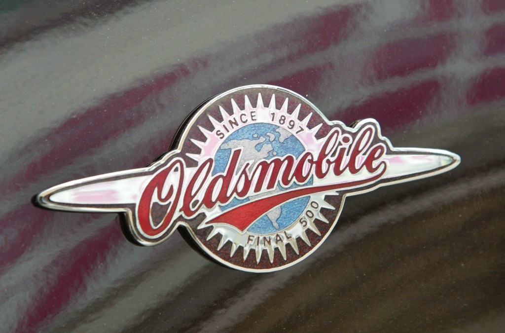 A special "Final 500" Oldsmobile logo