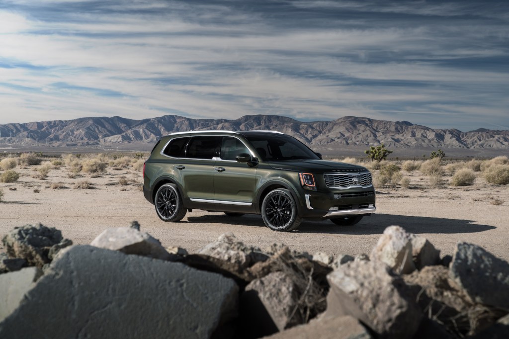 The 2021 Kia Telluride parked in front of a mountain range
