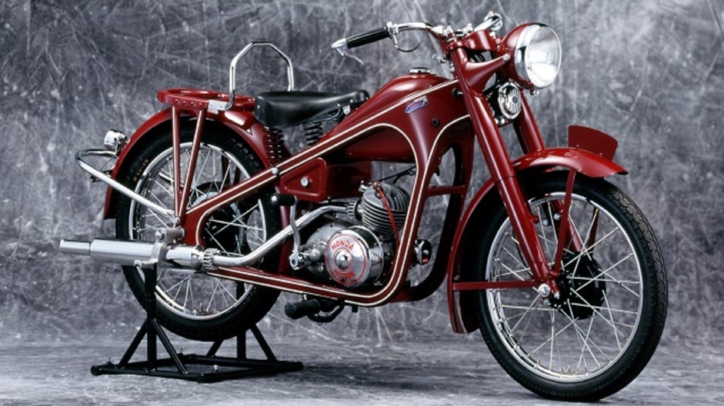 A maroon 1949 Honda Dream D-Type