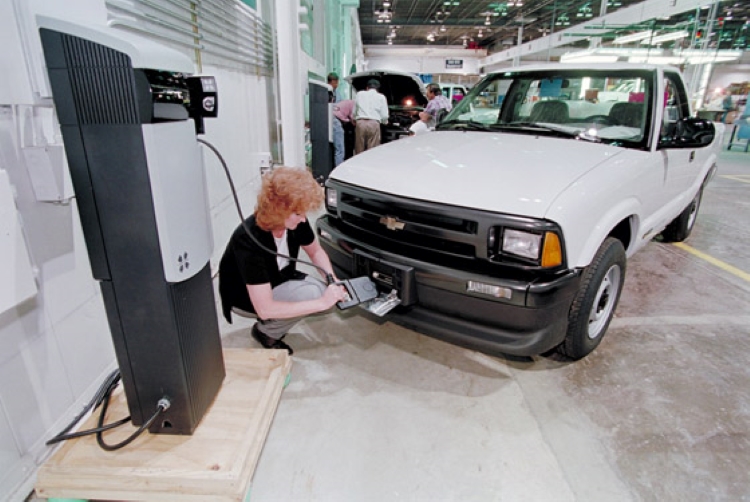 1997 Chevy S10 EV with woman charging