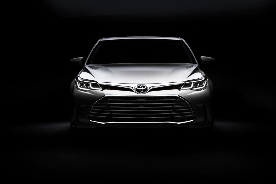 Front view of a dark-colored 2018 Toyota Avalon