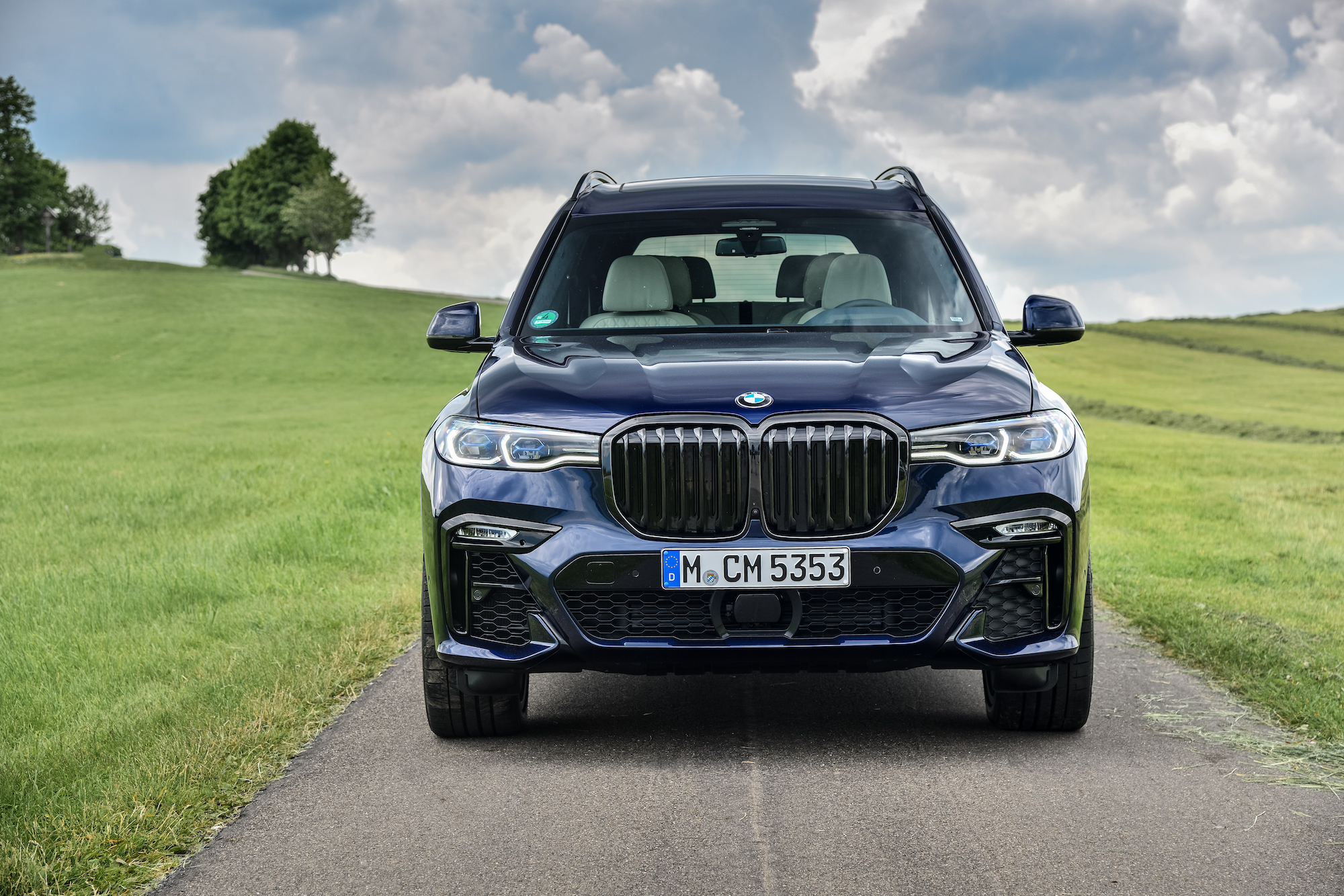 This BMW X7's Engine Is Too Weak to Haul 7 People