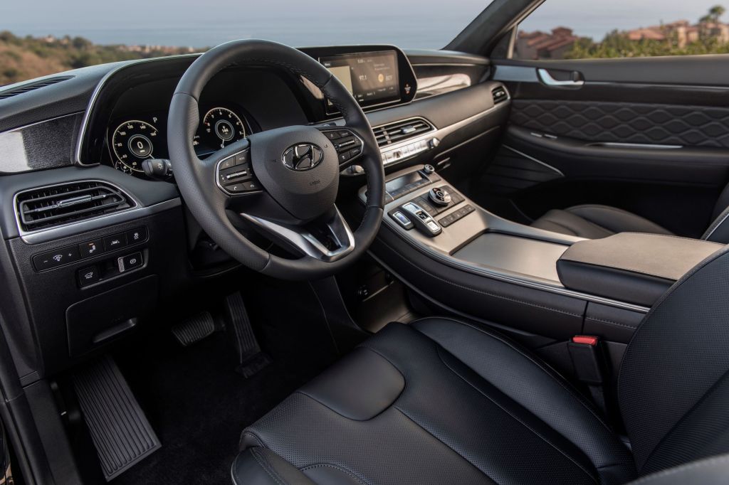 The dashboard and black-leather-upholstered front seats of the 2021 Hyundai Palisade Calligraphy