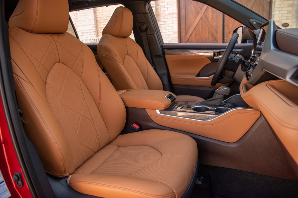 A look at the leather seats inside the 2021 Toyota Highlander Hybrid Platinum