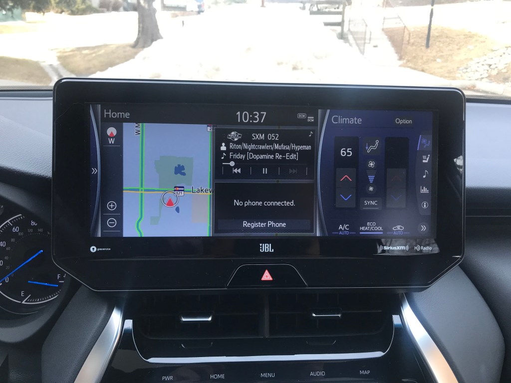 a picture of the 2021 Toyota Venza infotainment system