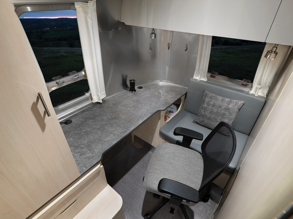 Airstream Flying Cloud 30 FB Office Travel Trailer Office Space 