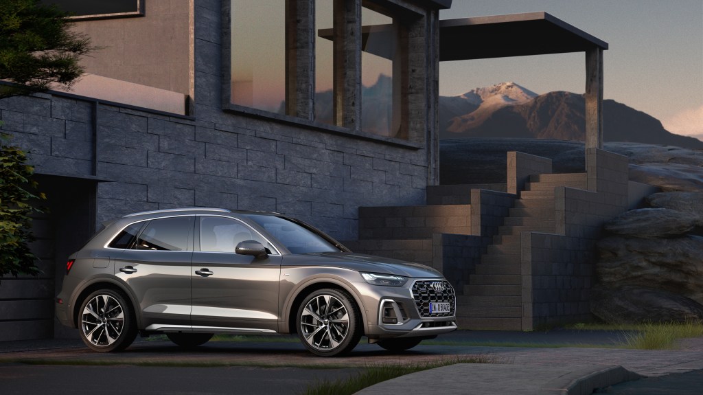 A daytona gray Audi Q5 55 TFSI e quattro parked in front of a structure